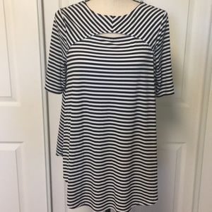 Adorable Chico’s black & white striped circle top